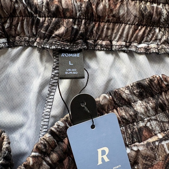 Men’s ROMWE Camo Shorts - Picture 3 of 6